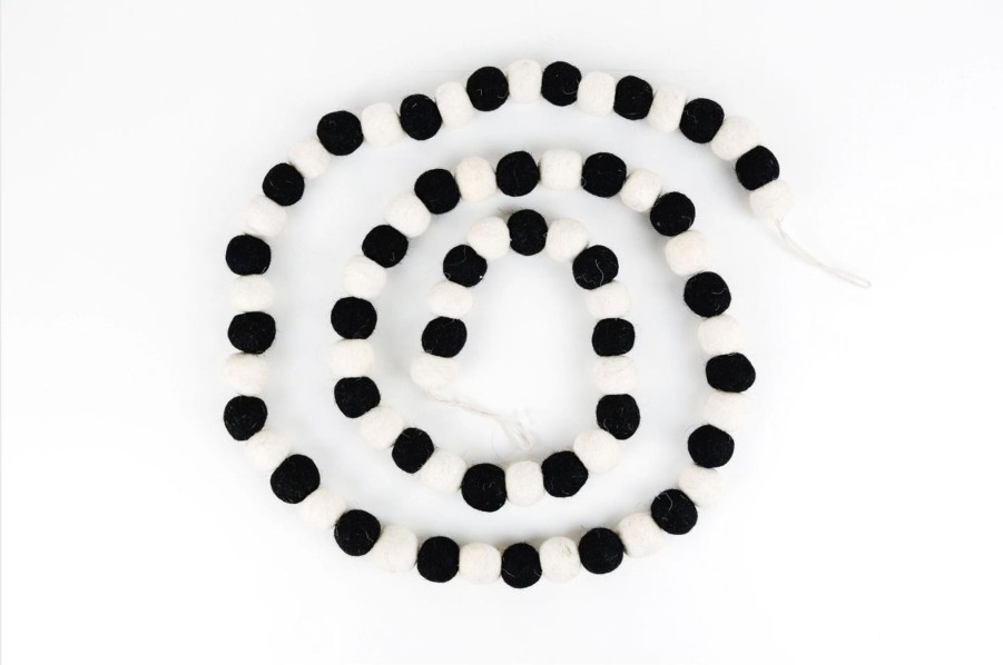 Accessories Adams & Co. | Black & White Garland