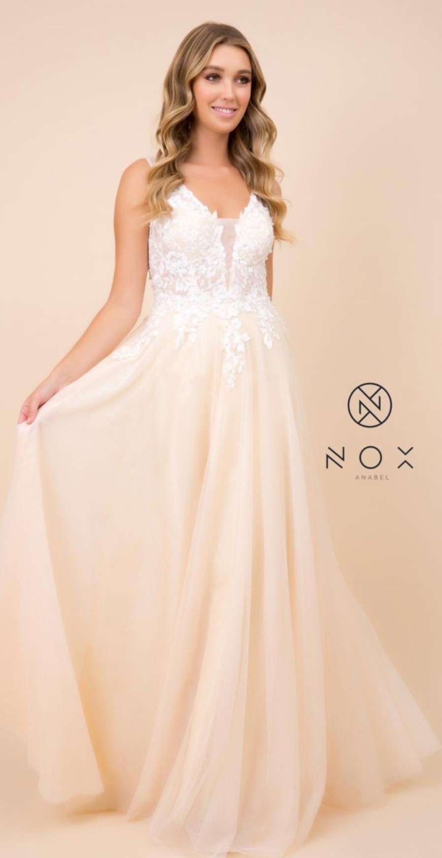 Clothing Naria Anna | Embroidered Applique Formal Gown